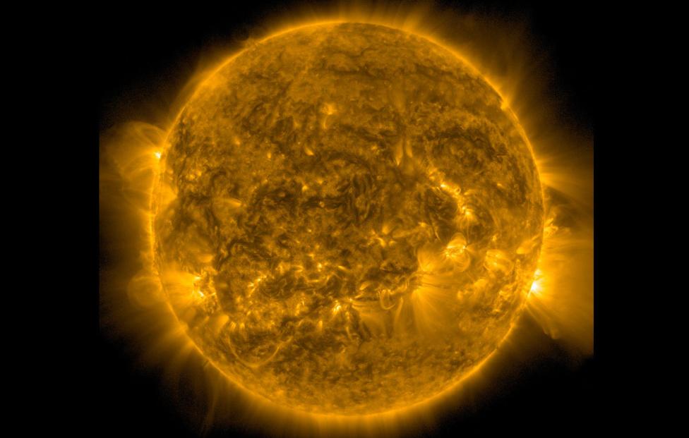 Günəşin görünən tərəfində iki yeni aktiv mərkəz yaranır