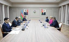 Əli Əsədov BTİ baş katibi ilə görüşüb