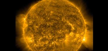 Günəşin görünən tərəfində iki yeni aktiv mərkəz yaranır