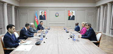 Əli Əsədov BTİ baş katibi ilə görüşüb