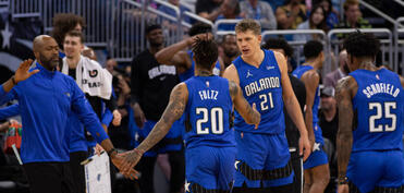 NBA: İki komanda böyükhesablı qələbə qazanıb