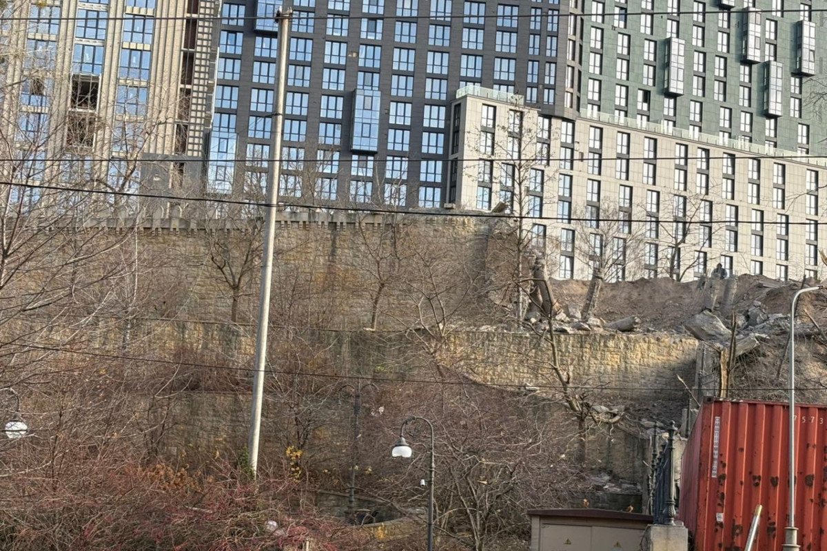 Rusiya Kiyevdə Azərbaycan səfirliyinin raket zərbəsinə məruz qalmasından təəssüflənib