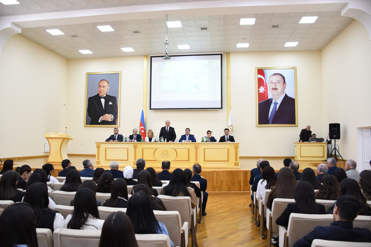 Konstitusiya və Suverenlik İli çərçivəsində Gəncədə konfrans keçirilib