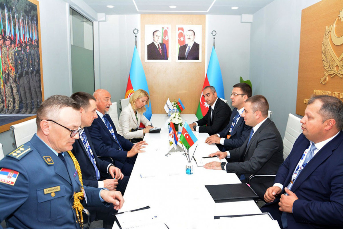 Azərbaycan müdafiə nazirinin müavinləri "Dubay Aviaşou - 2025" sərgisində iştirak ediblər