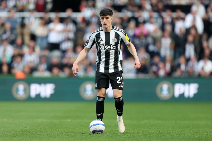 "Mançester Siti" ingiltərəli müdafiəçi ilə maraqlanır