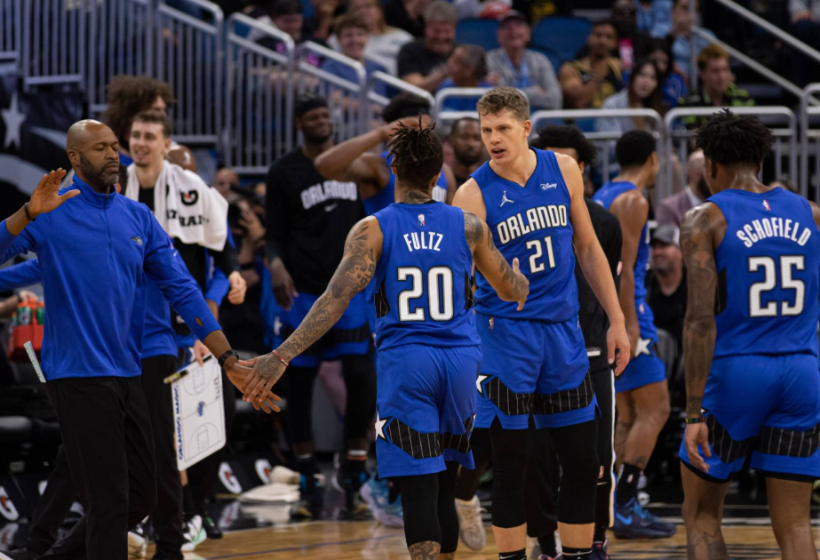 NBA: İki komanda böyükhesablı qələbə qazanıb