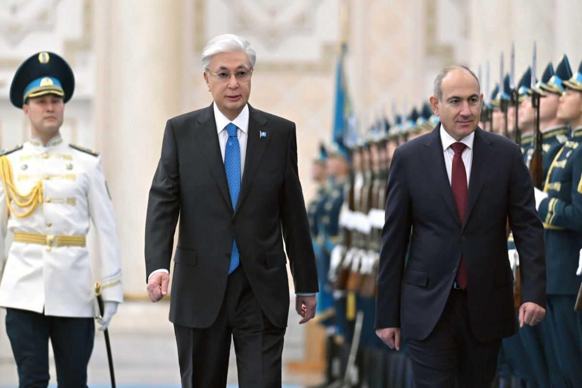 Tokayev Astanada Paşinyanla görüşüb