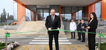 Prezident İlham Əliyev dərman preparatları istehsalı müəssisəsinin açılışında iştirak edib
