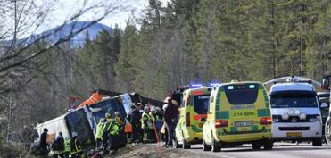 İsveçdə tələbələri daşıyan avtobus qəzaya uğrayıb