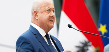 Avstriya kansleri: ABŞ-ın səylərinə baxmayaraq, AB Rusiyaya təzyiq göstərməyə davam edəcək