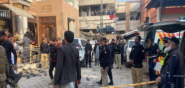 Pakistanda polis qərargahı hücuma məruz qalıb, ölənlər var