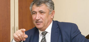 Qəşəm Nəcəfzadə: Azərbaycan dilinin xarici təsirlərə qarşı immunitetini artırmalıyıq