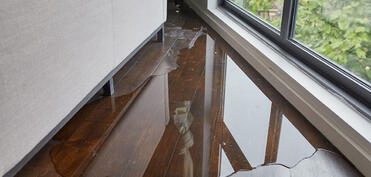 Xidmət: Füzuli şəhərində mənzili su basması sakinin müdaxiləsinə görə baş verib