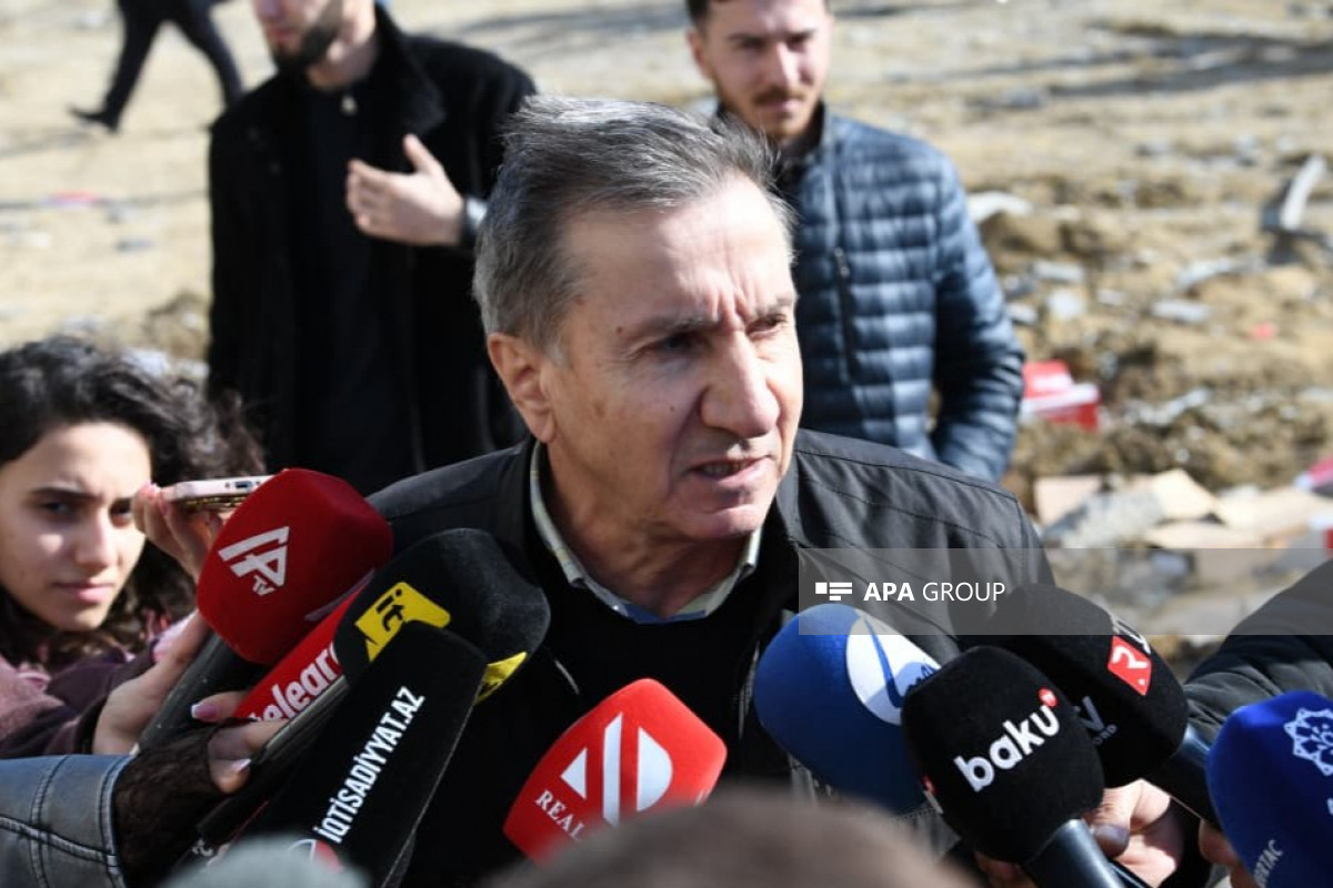 Partlayış olan biznes mərkəzinin sahibi: Binada qaz olmayıb, yeraltı qaz sızıb