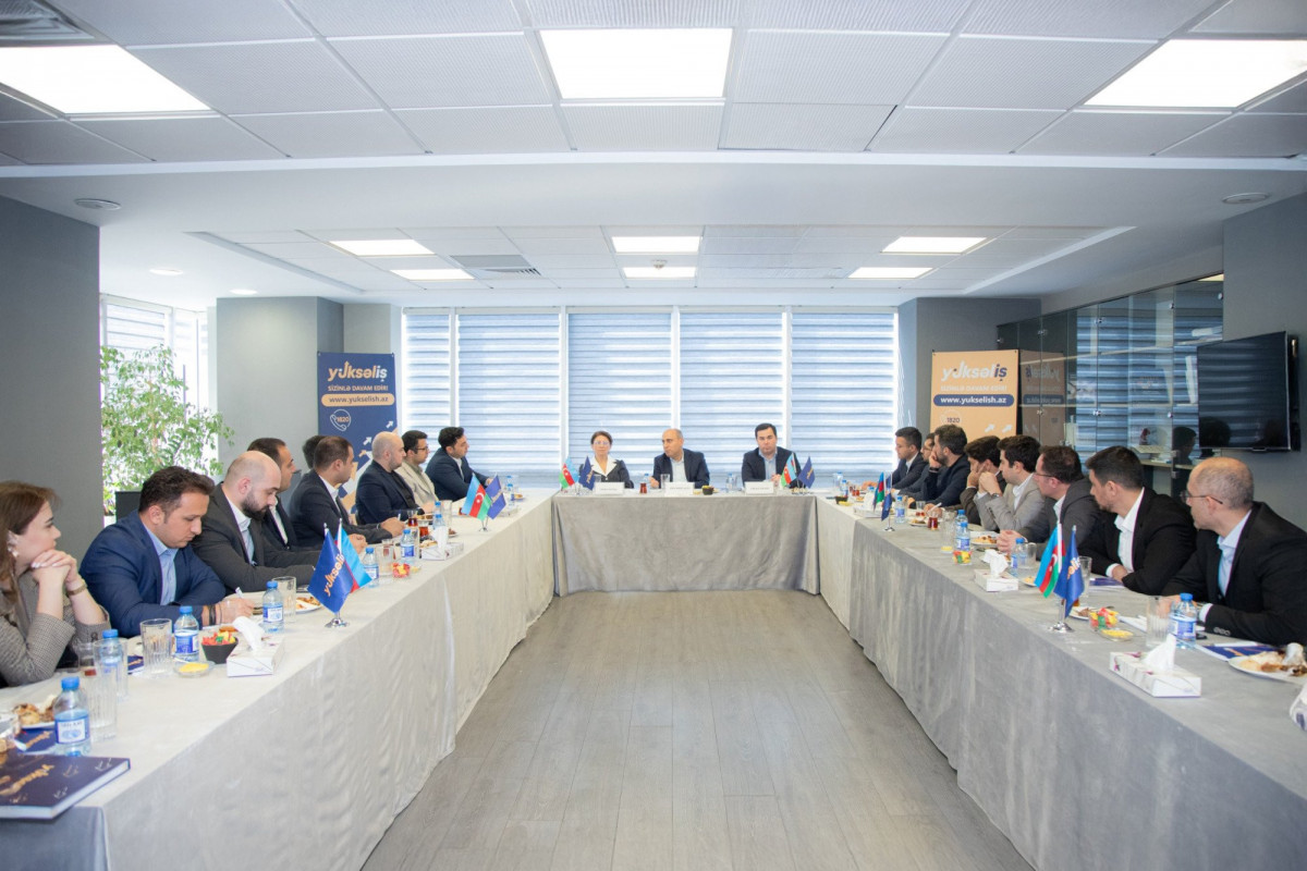 Emin Əmrullayev beşinci “Yüksəliş” müsabiqəsinin qalibləri ilə görüşüb