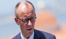 Merz: Almaniyada sığınacaq müraciətlərinin sayı 60%-dən çox azalıb