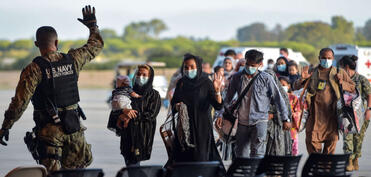 Tramp Bayden dövründə qəbul edilən 200 min qaçqının yenidən yoxlanılmasını əmr edib