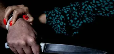 Şəmkirdə qardaş bacısını bıçaqlayıb