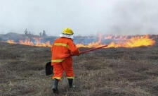 Ermənistanda yanğınsöndürmə zamanı xilasedici avtomobil qəzaya uğrayıb, 1 nəfər ölüb