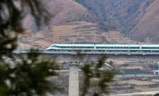 Çində qatar relsdəki işçiləri vurub: 11 nəfər ölüb