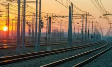 Qonşu ölkə Rusiyaya gedən dəmir yolunu sökür