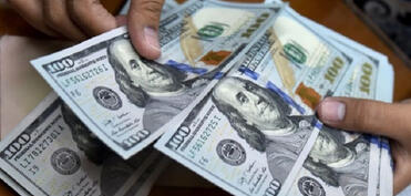 Azərbaycanda bankların nağd ABŞ dolları satışı 30%-dən çox azalıb