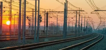 Qonşu ölkə Rusiyaya gedən dəmir yolunu sökür