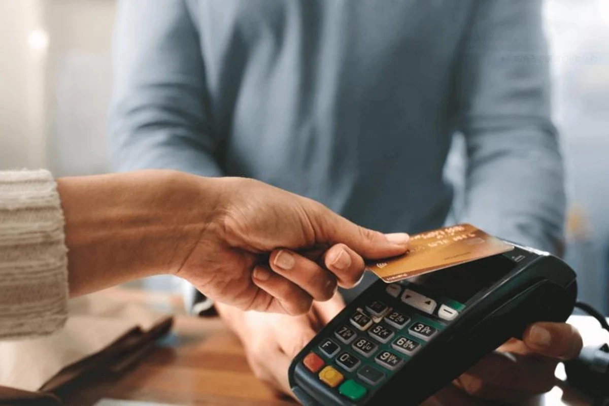 Ötən ay nağdsız kart ödənişlərinin həcmi 9 mlrd. manata yaxınlaşıb