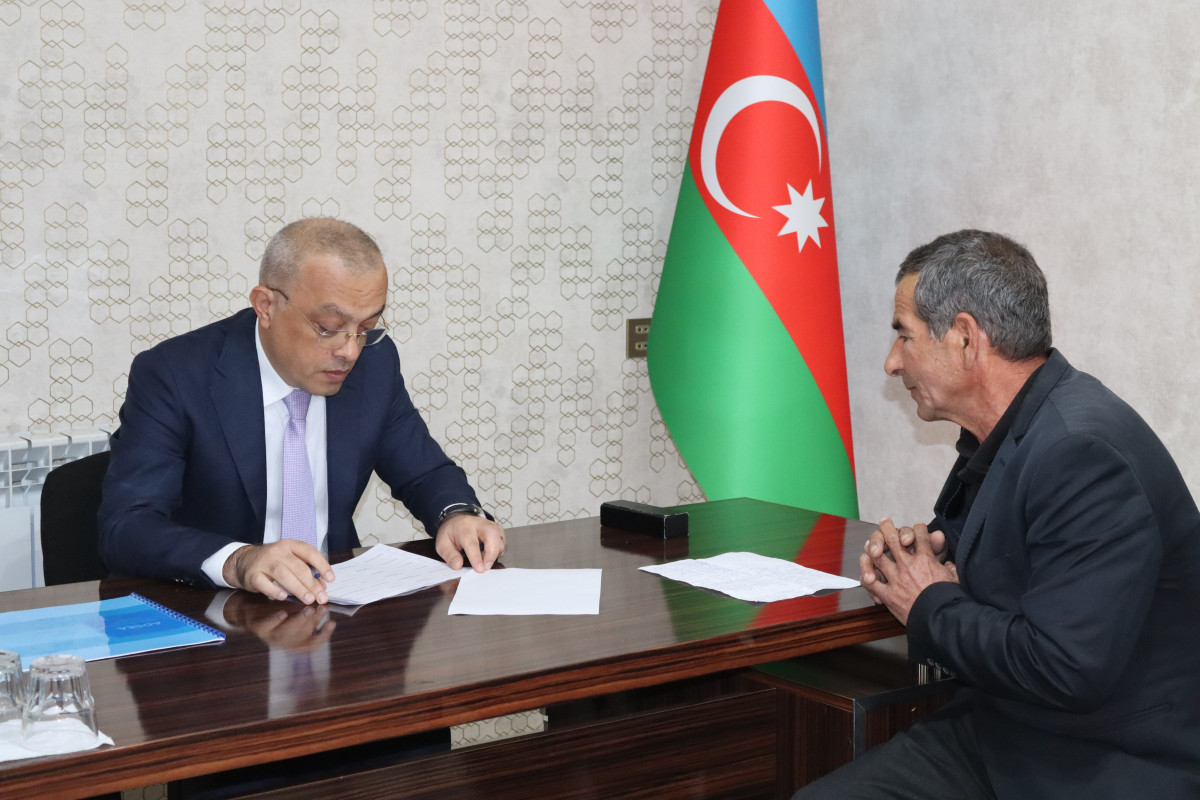 Zaur Mikayılov Yevlaxda vətəndaşları qəbul edib