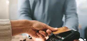 Azərbaycanda oktyabrda nağdsız ödənişlərin 88 %-i elektron ticarətin payına düşüb