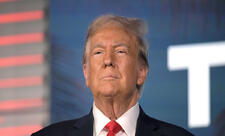 Tramp İsraili Suriya hakimiyyəti ilə dialoqu davam etdirməyə çağırıb