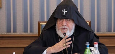 Eçmiədzin rəsmisi: II Qaregin katolikos taxtını tərk etməyi düşünmür