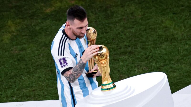 Messinin heykəli dağıdıldı - FOTO