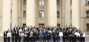 Ayxan Hacızadə diplomatiya könüllüləri ilə görüşüb