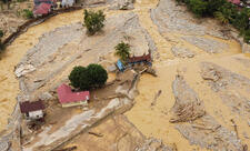 İndoneziyada daşqın nəticəsində ölənlərin sayı 800-ü ötüb