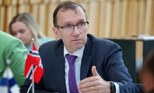 Norveç Ukraynaya silah almaq üçün yarım milyard dollar ayırır