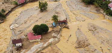 İndoneziyada daşqın nəticəsində ölənlərin sayı 800-ü ötüb