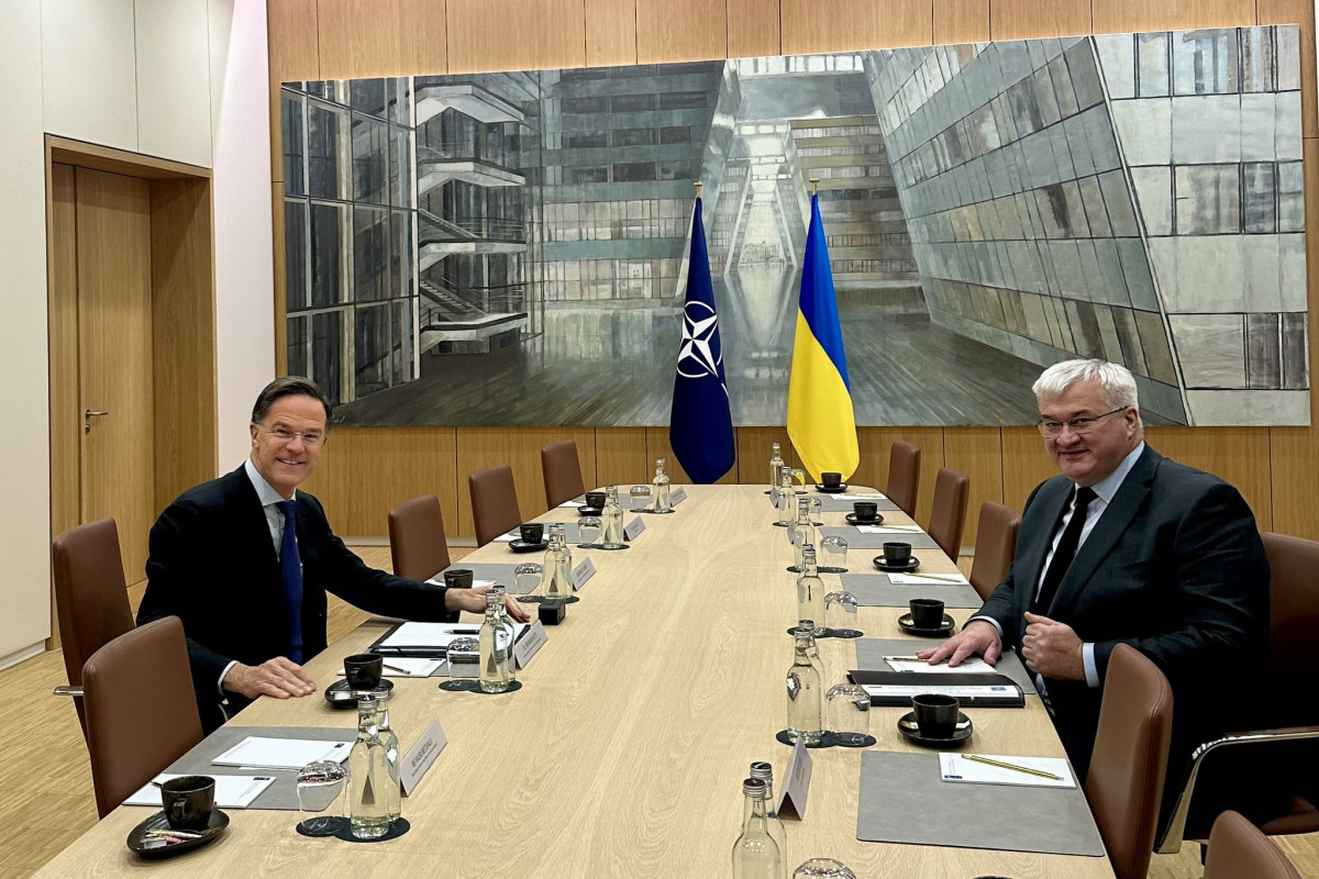 Ukrayna XİN rəhbəri NATO Baş katibi ilə görüşüb