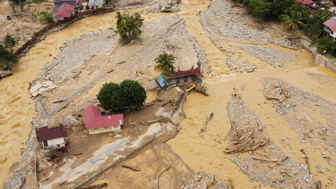 İndoneziyada daşqın nəticəsində ölənlərin sayı 800-ü ötüb