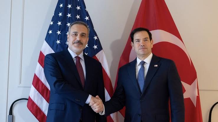 Fidan və Rutte Ukrayna və Qara dəniz məsələlərini müzakirə edib