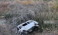 Şəmkirdə mikroavtobus su kanalına aşıb: 6 nəfər xəsarət alıb - FOTO