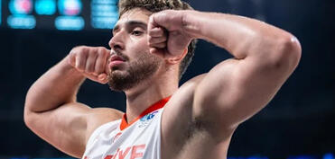Türkiyəli basketbolçu NBA-nın tarixinə düşüb