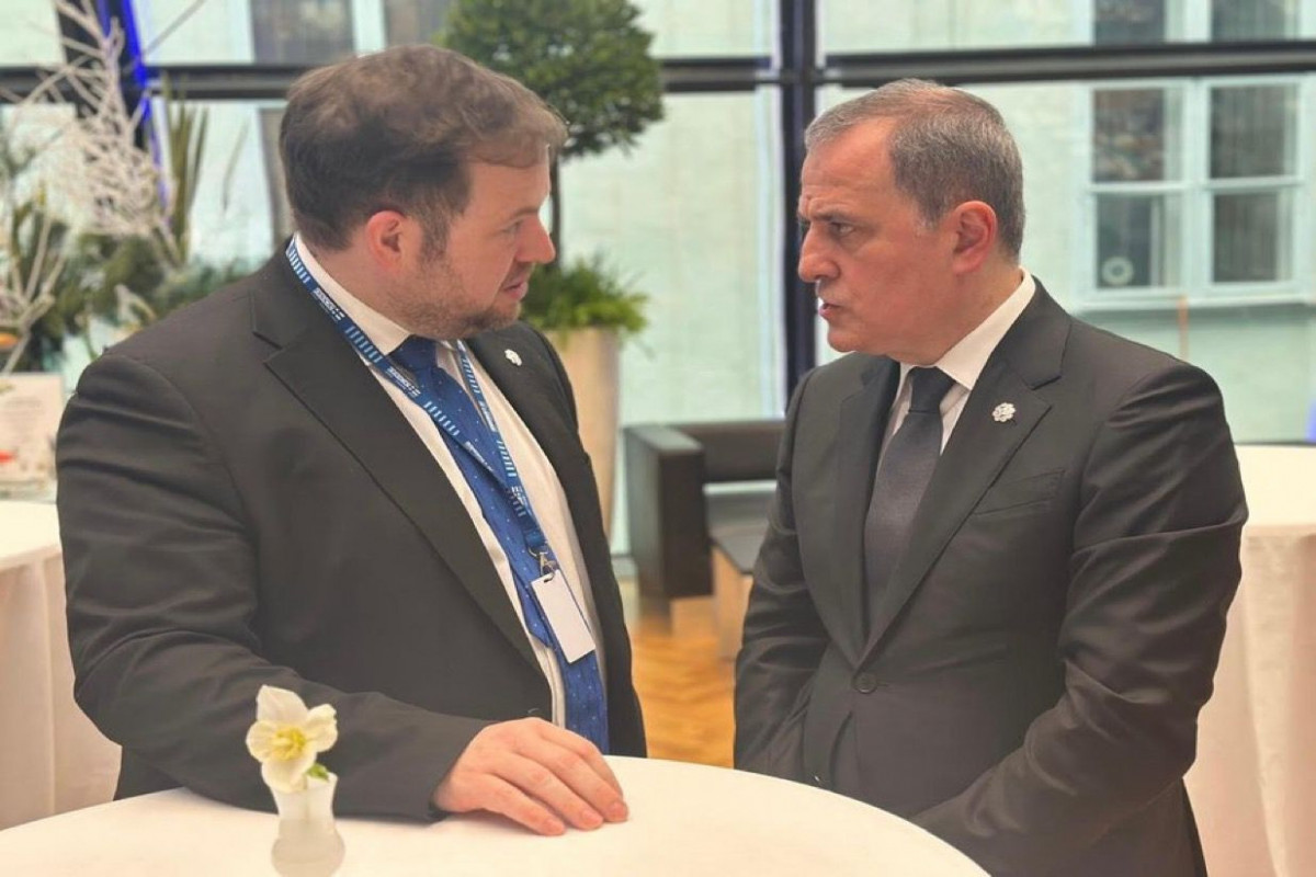 Ceyhun Bayramov Britaniyanın dövlət naziri Stefan Dauti ilə görüşüb