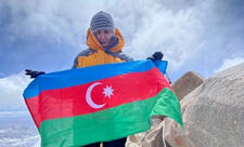 Elmira Aslanova Antarktidanın ən yüksək zirvəsini fəth edib