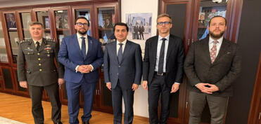 Hikmət Hacıyev NATO-nun Cənubi Qafqazdakı Ofisinin rəhbəri ilə görüşüb