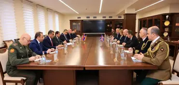 Britaniyanın müdafiə üzrə dövlət naziri Azərbaycana səfərindən sonra Ermənistana gedib