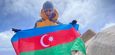 Elmira Aslanova Antarktidanın ən yüksək zirvəsini fəth edib
