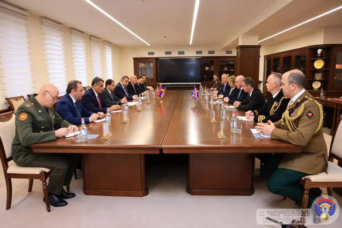 Britaniyanın müdafiə üzrə dövlət naziri Azərbaycana səfərindən sonra Ermənistana gedib