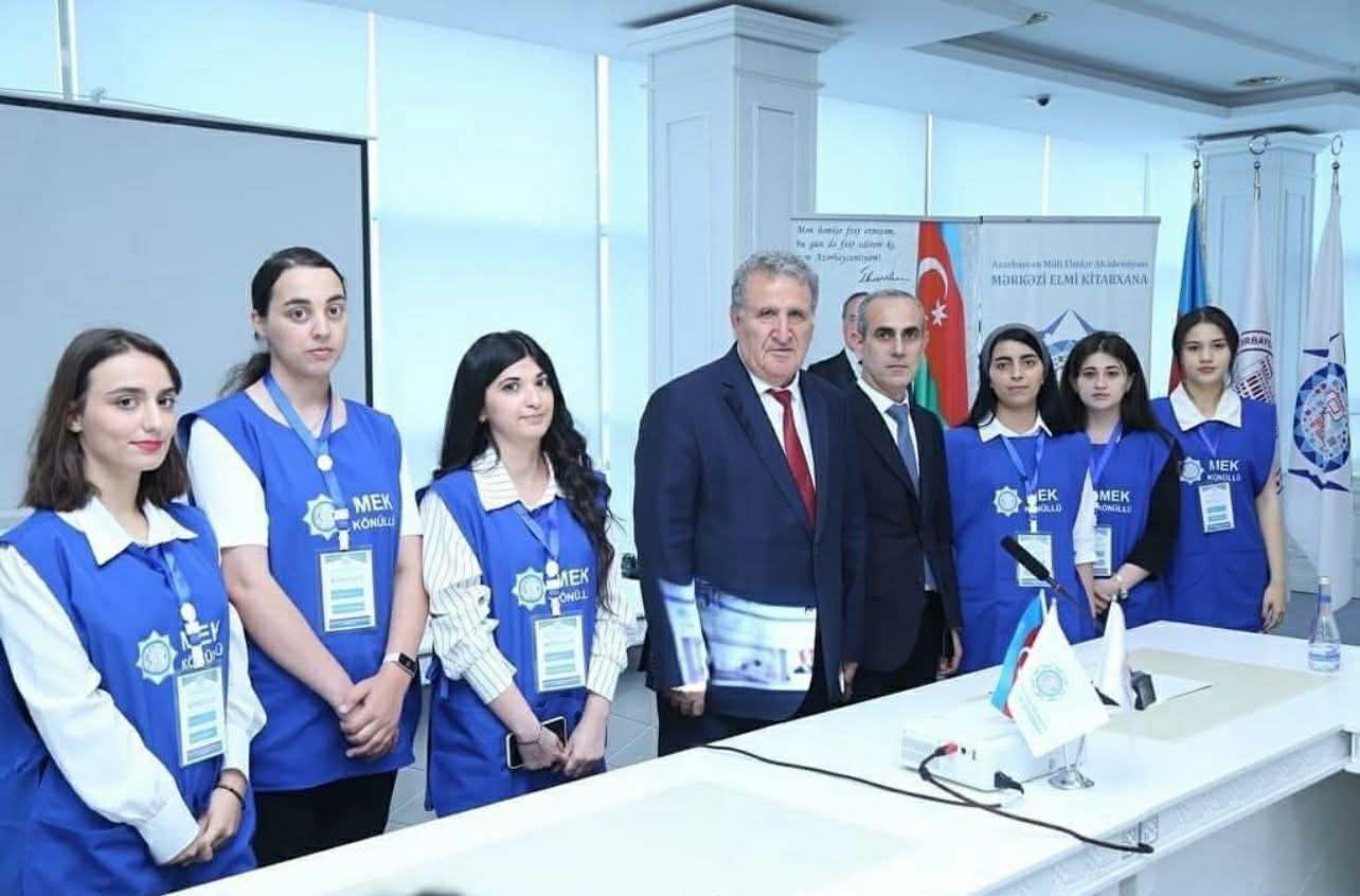 MEK direktoru “MEK könüllüləri”ni təbrik edib