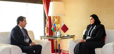 Hikmət Hacıyev Qətərin dövlət naziri ilə görüşüb